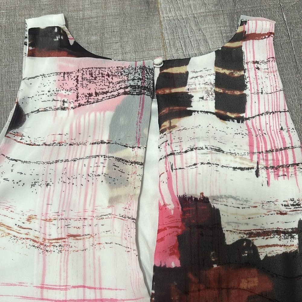 Abstract Print Sleeveless Top - Picture 3 of 8